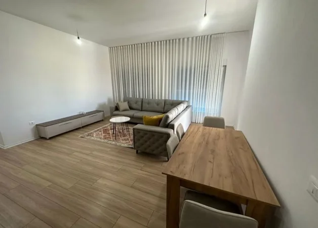 Shitet Apartament 2+1