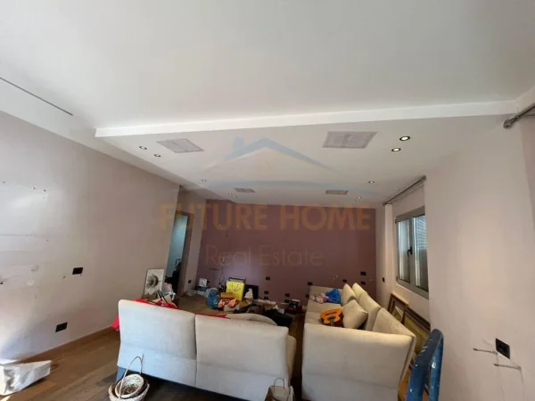 Shitet, Apartament 3+1+2, Ish Parku, Tiranë.