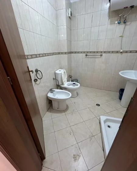 Shitet Apartament 1+1 ne Xhamllik