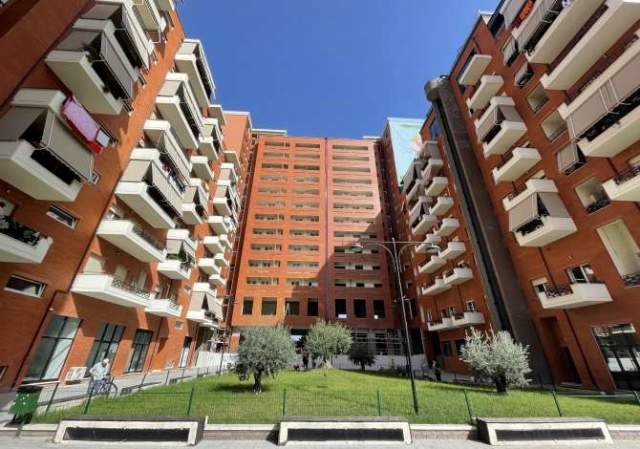 Tirane, shitet dyqan Kati 0 (perdhe), Sip 28.68m² 70.000 Euro (Kompleksi Golden Park)