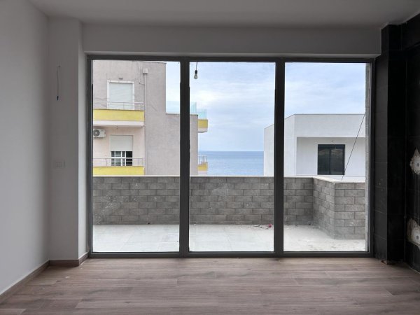 Shitet, Apartament 3+1+2+Verandë, Sarandë / OPP38293