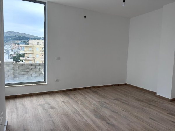 Shitet, Apartament 3+1+2+Verandë, Sarandë / OPP38293