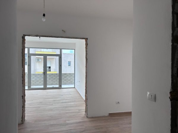 Shitet, Apartament 3+1+2+Verandë, Sarandë / OPP38293