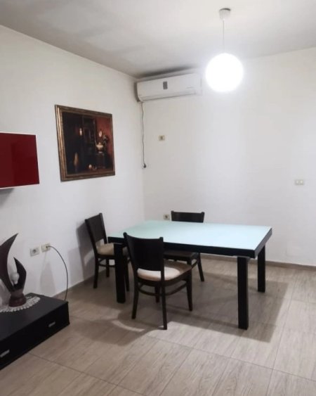 Apartament 2+1 per Qera tek Bulevardi Zogu i Pare