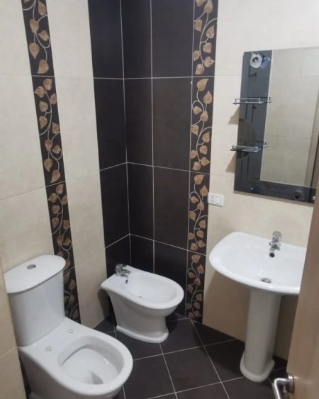 Apartament 2+1 per Qera tek Bulevardi Zogu i Pare