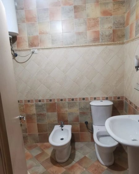 Apartament 2+1 per Qera tek Bulevardi Zogu i Pare