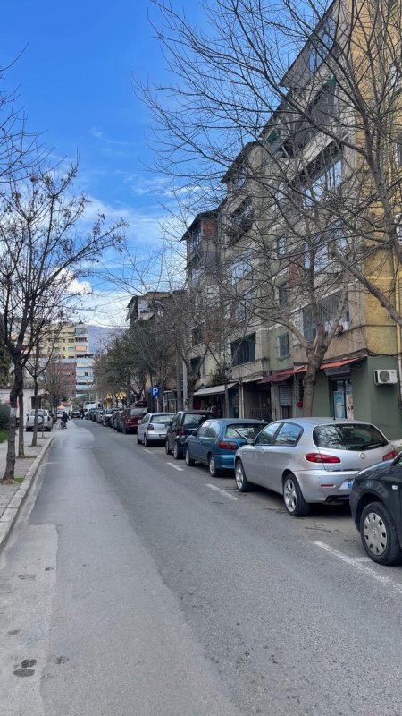 Shitet, Dyqan, Rruga Tefta Tashko, Tiranë - 150 000€ | 44 m²