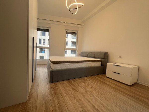 Jepet me qera Apartamenti 3+1 750 euro , 21 Dhjetori Kompleksi Kontakt.