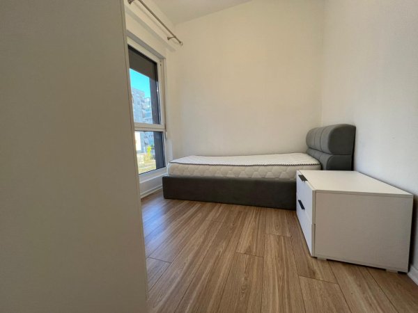 Jepet me qera Apartamenti 3+1 750 euro , 21 Dhjetori Kompleksi Kontakt.