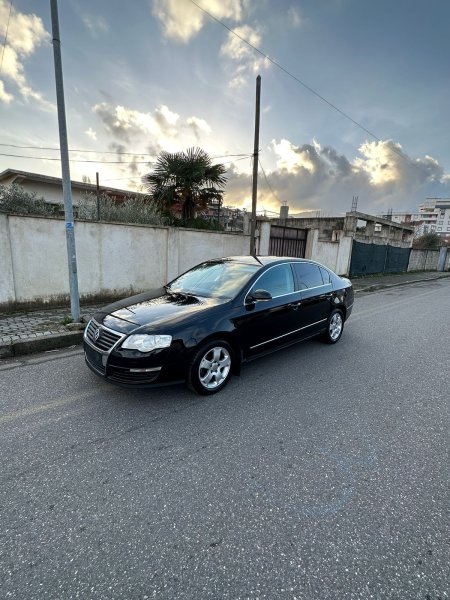 Shitet passat 1.9 naft i vitit 2006 cmimi 4000 euro