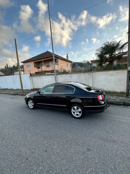 Shitet passat 1.9 naft i vitit 2006 cmimi 4000 euro