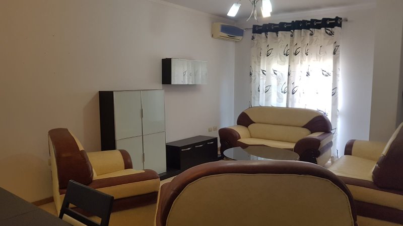 Jepet me qera Apartamenti 2+1 600 euro , rruga e Kosovareve prane Karburantit.