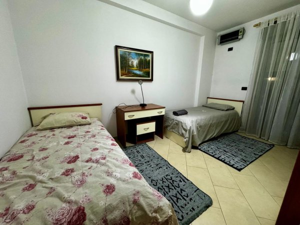 Apartament 2+1 me qera ne Qender 1000 euro