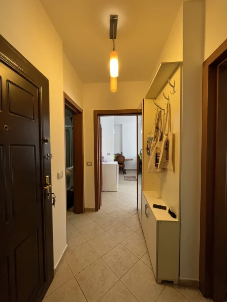 Apartamente me qera ditore