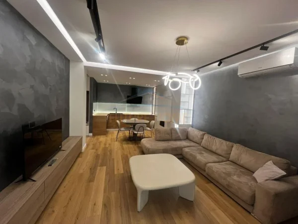 Qira, Apartament 1+1+Post Parkimi, 800Euro,Foleja e Gjelbër.