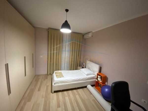 Qera, Apartament 2+1+2+Post Parkimi, Rruga e Kavajës,1200Euro, Tiranë.