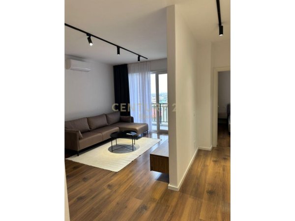 Apartament 1+1 me qera buze rruges kryesore ne rrugen e Dibres perballe Ministrise se Mbrojtjes, afer Shkolles se Bashkuar.