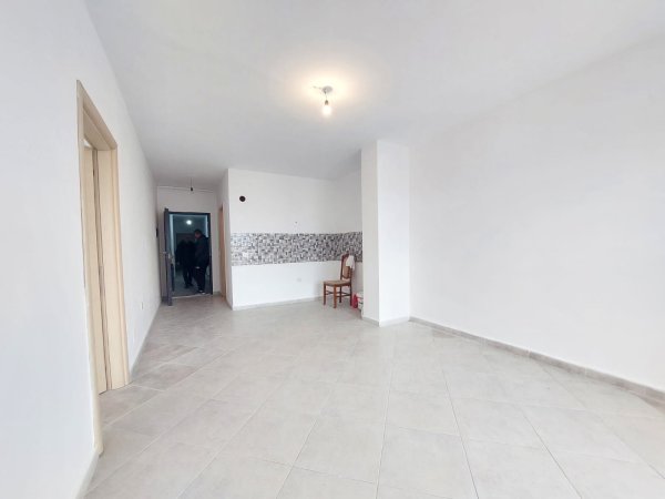 Shitet Apartament 1+1 tek Parku Vala (ish Fusha e Reres), Durres