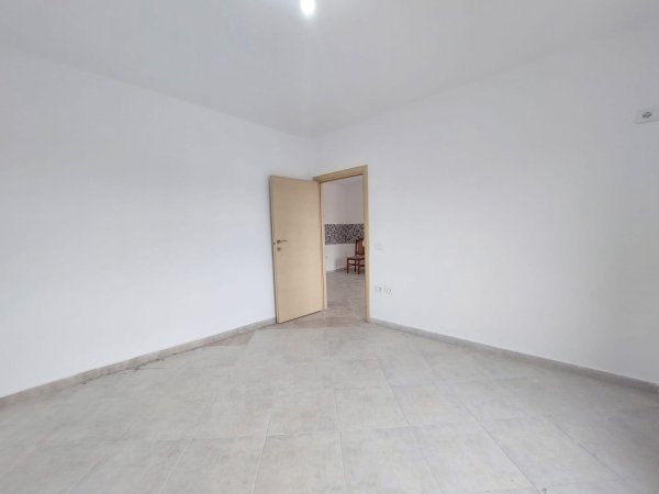 Shitet Apartament 1+1 tek Parku Vala (ish Fusha e Reres), Durres