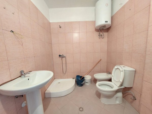 Shitet Apartament 1+1 tek Parku Vala (ish Fusha e Reres), Durres