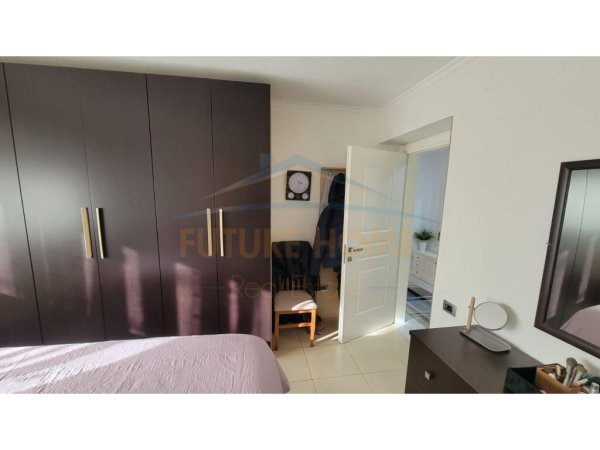 Shitet Apartament 3+1+2 21 Dhjetori, Tirane