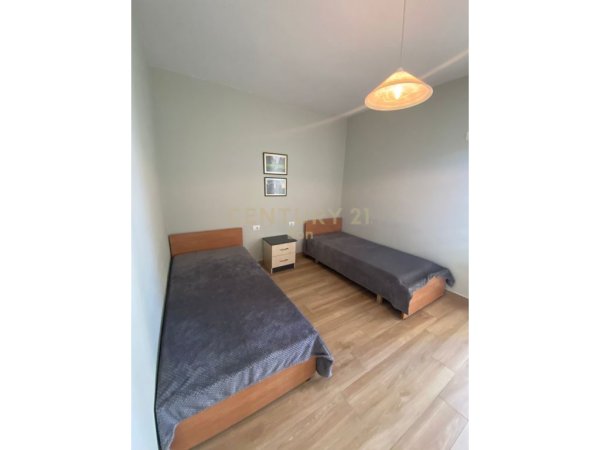 Apartament 2+1 për shitje te Rruga re e Portit!