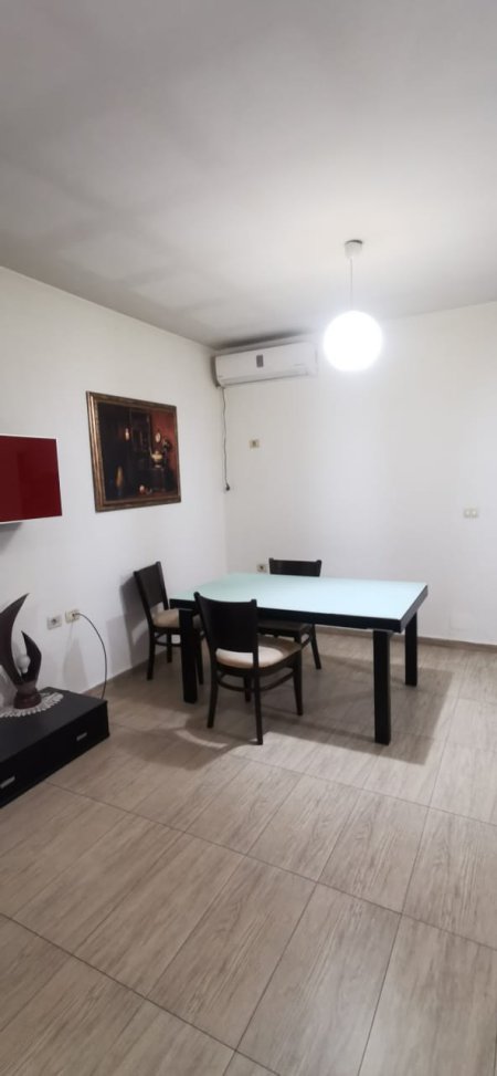 Apartament me Qera 2+1