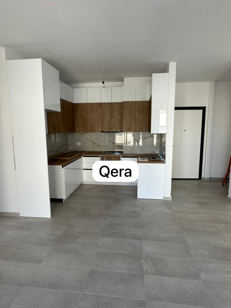 JEPET ME QERA 2+1+2 PRANE PARKUT OLIMPIK 750euro