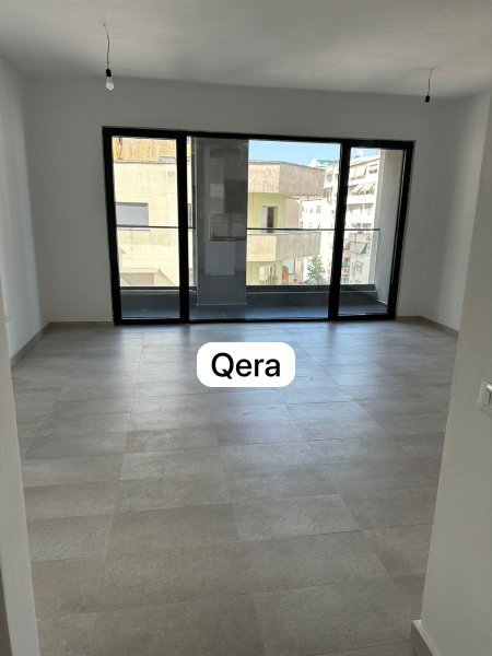 JEPET ME QERA 2+1+2 PRANE PARKUT OLIMPIK 750euro