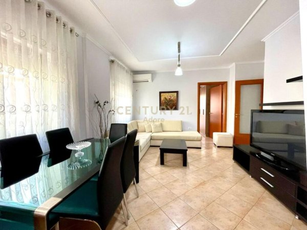 Apartament 2+1 per Qira ne Myslym Shyr!