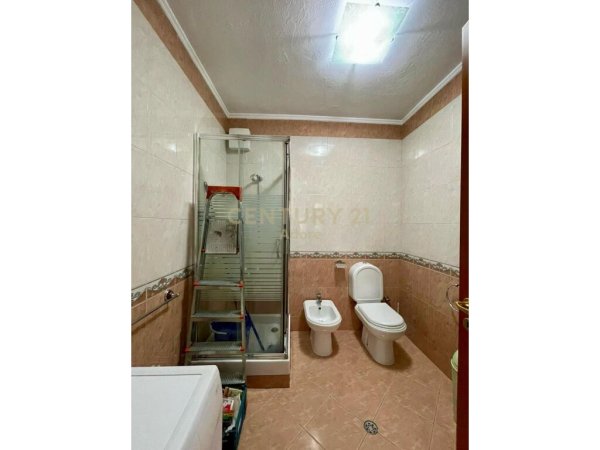 Apartament 2+1 per Qira ne Myslym Shyr!