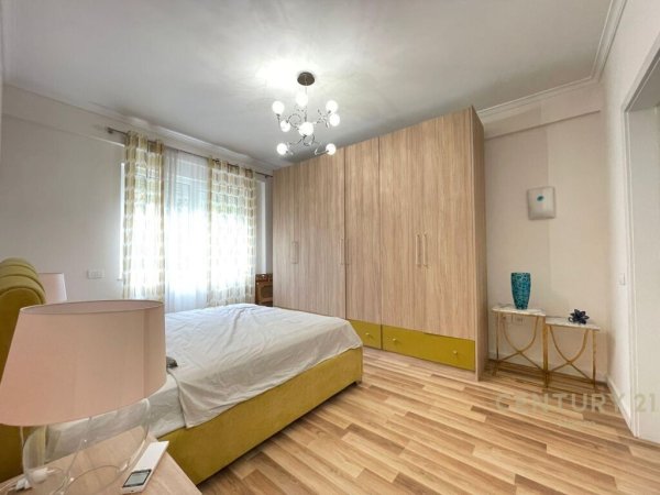 QIRA, APARTAMENT MODERN 2+1+2 + POST PARKIMI!!