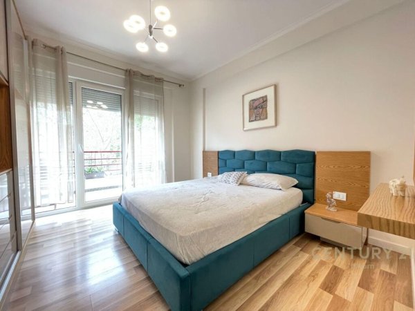 QIRA, APARTAMENT MODERN 2+1+2 + POST PARKIMI!!