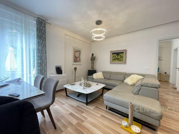 QIRA, APARTAMENT MODERN 2+1+2 + POST PARKIMI!!