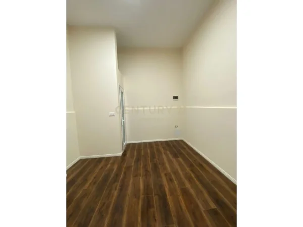 SHESIM AMBIENT KOMERCIAL TE KOMUNA E PARISIT !