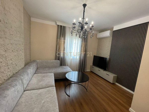 KOMUNA E PARISIT, JEPET ME QIRA APARTAMENT 2+1+2.