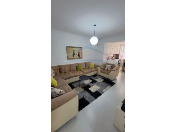 Shitet, Apartament 3+1+2,178,000 € ,21 Dhjetori.