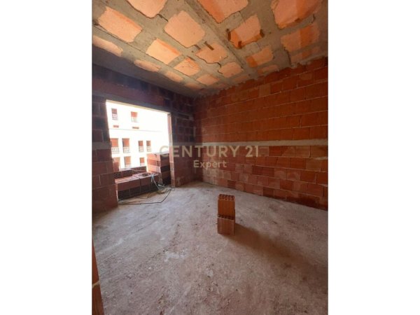 SHITET APARTAMENT 1+1 TE TIRANA ENTRY