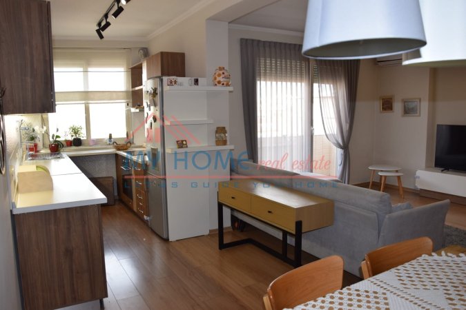 Apartament 3+1 me qera Pazari Ri ne Tirane(Saimir)
