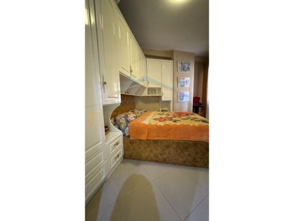 Shitet, Apartament 2+1, Unaza e Re.
Cmimi 155,000euro