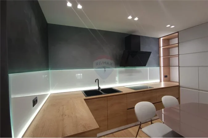 Jepet me qera apartament Luksoz 1+1+post parkimi tek Zogu i Zi .