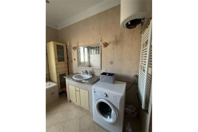 Jepet me qera Apartament 2+1+2 Rruga e Durrësit, Rruga "Mihal Duri", mbrapa Ministrise se Arsimit