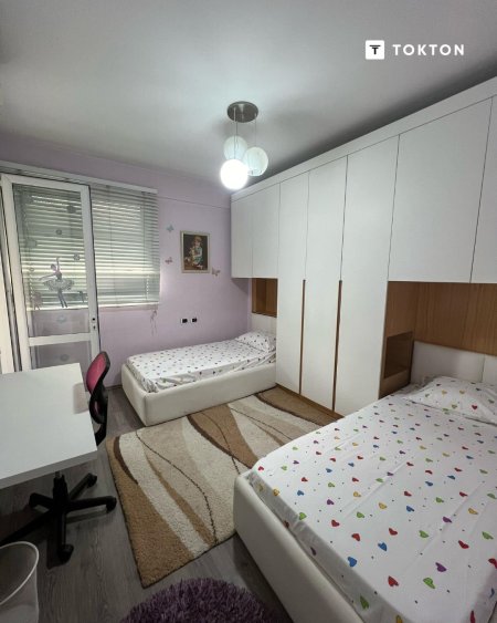 Jepet me qera Apartamenti 2+1 - Komuna e Parisit