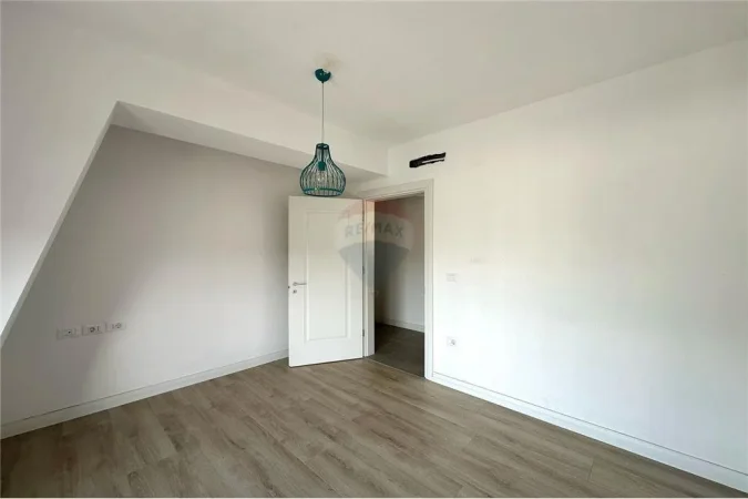 Jepet apartament 2+1 me qira te rruga e Kavajes!