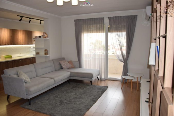 Apartament 3+1 Me Qera Tek Pazari I Ri (ID B2385) Tirane.