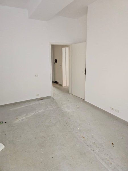 SHITJE URGJENTE... APARTAMENT 3+1 TE SHKOLLA E KUQE