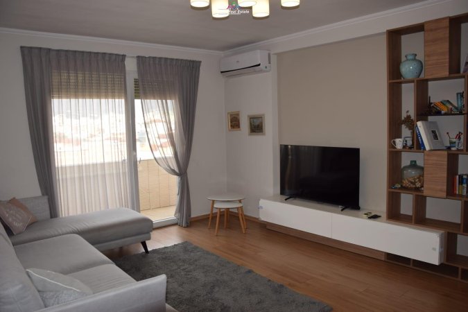 Apartament 3+1 Me Qera Tek Pazari I Ri (ID B2385) Tirane.