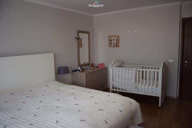 Apartament 3+1 Me Qera Tek Pazari I Ri (ID B2385) Tirane.