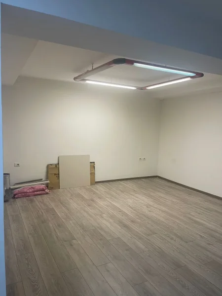 Qera, Ambient Biznesi, Piazza, Qendër / OPP38364