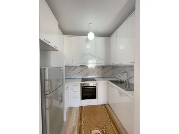 Qera, Apartament 2+1, Unaza e Re.
430 €